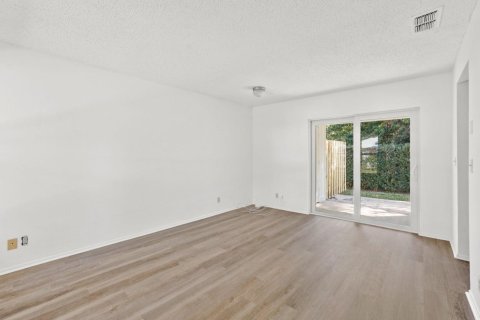 Appartement à louer à North Palm Beach, Floride: 1 chambre, 63.17 m2 № 2407911 - photo 2