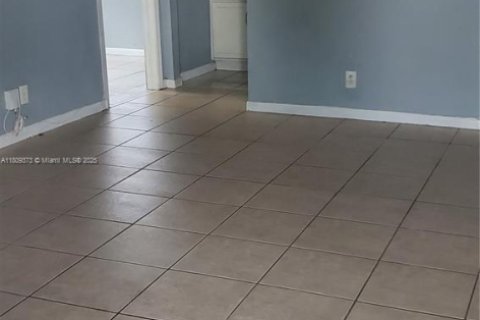 Villa ou maison à louer à Coral Springs, Floride: 3 chambres, 337.42 m2 № 1959740 - photo 6