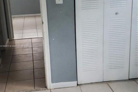 Villa ou maison à louer à Coral Springs, Floride: 3 chambres, 337.42 m2 № 1959740 - photo 8