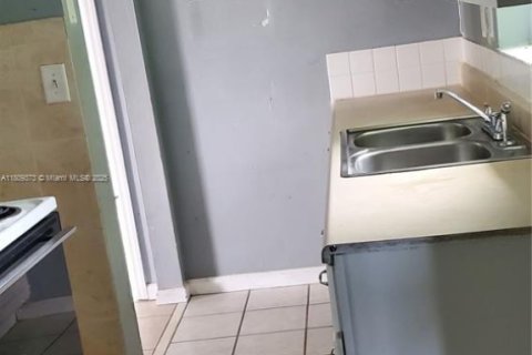 Villa ou maison à louer à Coral Springs, Floride: 3 chambres, 337.42 m2 № 1959740 - photo 2