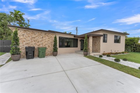 Villa ou maison à vendre à North Miami, Floride: 4 chambres, 172.61 m2 № 2004737 - photo 2
