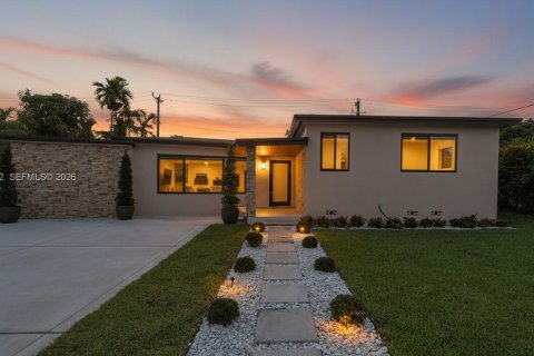 Villa ou maison à North Miami, Floride 4 chambres, 172.61 m2 № 2004737
