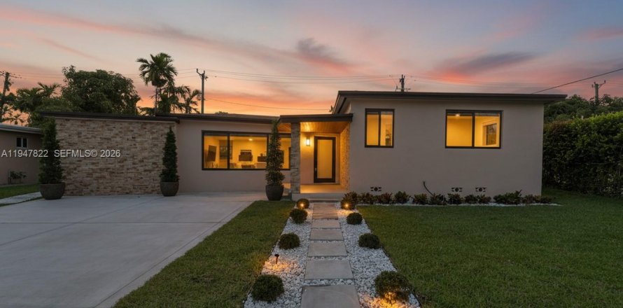 Villa ou maison à North Miami, Floride 4 chambres, 172.61 m2 № 2004737
