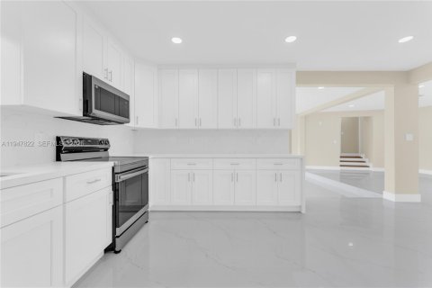 Villa ou maison à vendre à North Miami, Floride: 4 chambres, 172.61 m2 № 2004737 - photo 14