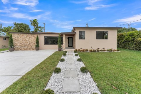 Villa ou maison à vendre à North Miami, Floride: 4 chambres, 172.61 m2 № 2004737 - photo 5