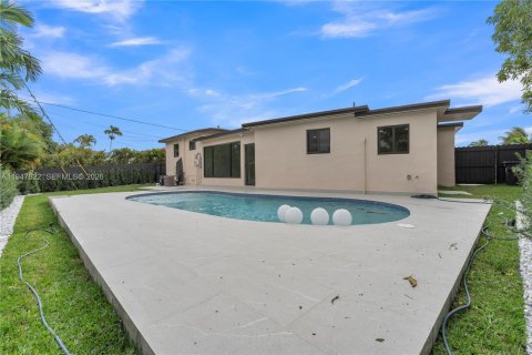 Villa ou maison à vendre à North Miami, Floride: 4 chambres, 172.61 m2 № 2004737 - photo 4