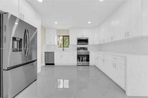 Villa ou maison à vendre à North Miami, Floride: 4 chambres, 172.61 m2 № 2004737 - photo 9