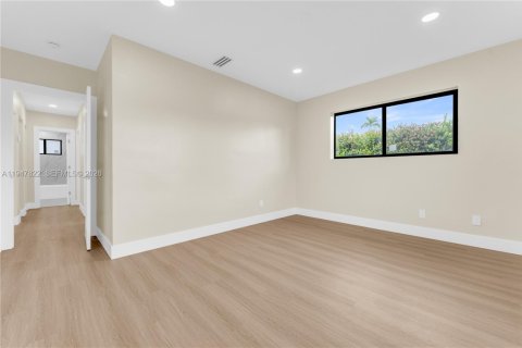 Villa ou maison à vendre à North Miami, Floride: 4 chambres, 172.61 m2 № 2004737 - photo 16