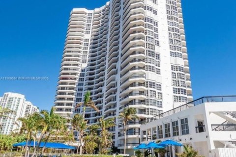 Купить кондоминиум в Авентура, Флорида 2 спальни, 126.81м2, № 1923972 - фото 1