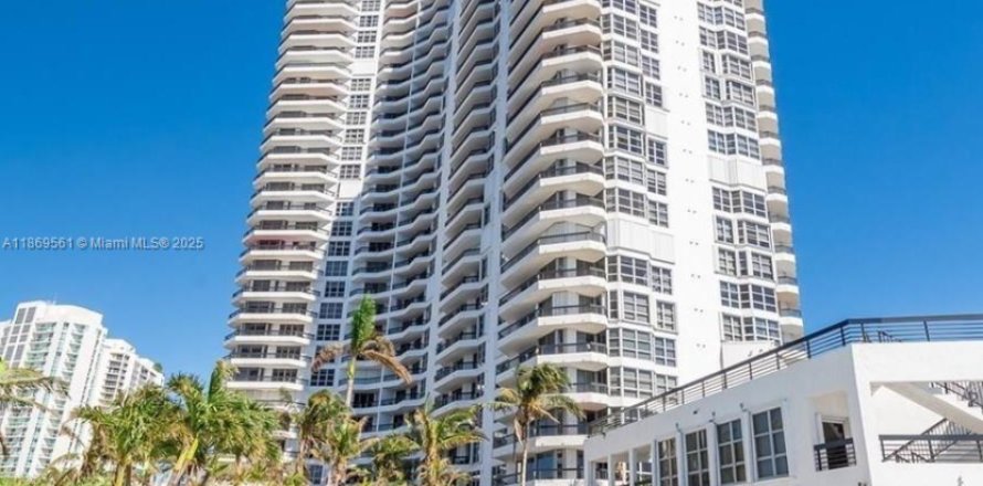 Кондоминиум с 2 спальнями в Авентура, Флорида № 1923972