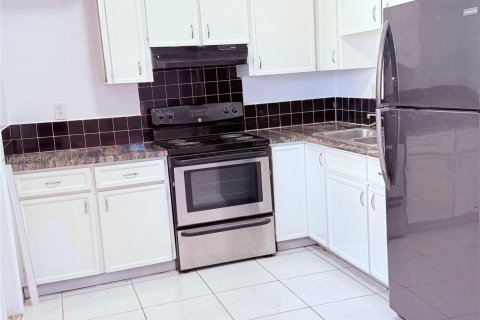 Снять в аренду виллу или дом в Майами, Флорида 2 спальни, 635.27м2, № 1943710 - фото 5