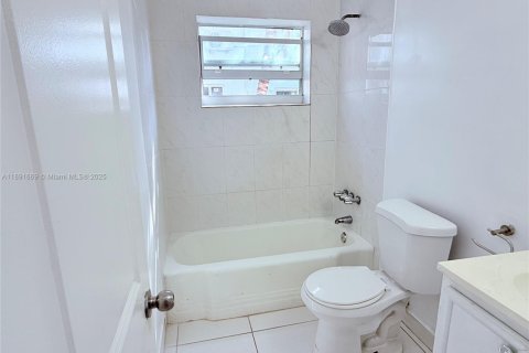 Снять в аренду виллу или дом в Майами, Флорида 2 спальни, 635.27м2, № 1943710 - фото 4