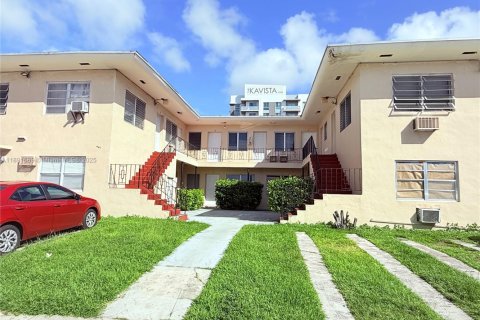 Снять в аренду виллу или дом в Майами, Флорида 2 спальни, 635.27м2, № 1943710 - фото 1