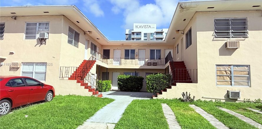 Дом в Майами, Флорида 2 спальни, 635.27м2 № 1943710