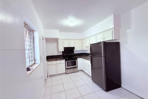 Снять в аренду виллу или дом в Майами, Флорида 2 спальни, 635.27м2, № 1943710 - фото 6