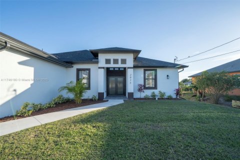 House in Lehigh Acres, Florida 3 bedrooms № 1862722 - photo 2