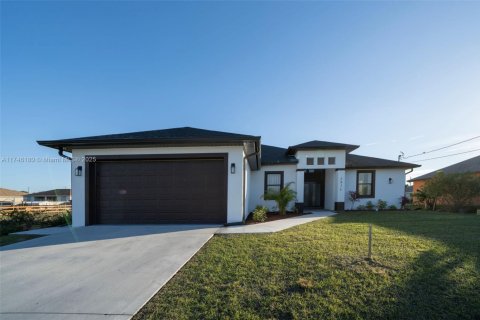 House in Lehigh Acres, Florida 3 bedrooms № 1862722 - photo 1