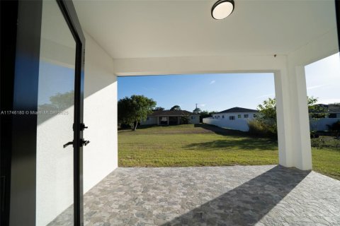 House in Lehigh Acres, Florida 3 bedrooms № 1862722 - photo 28