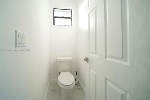 House in Lehigh Acres, Florida 3 bedrooms № 1862722 - photo 21