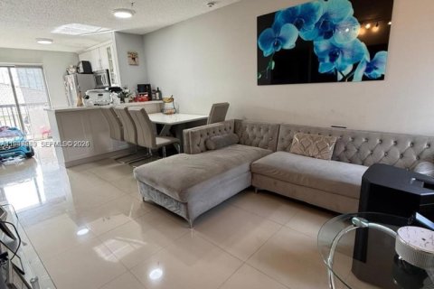 Снять в аренду кондоминиум в Хайалиа, Флорида 2 спальни, 75.44м2, № 2003704 - фото 3