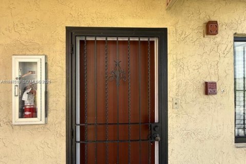 Снять в аренду кондоминиум в Хайалиа, Флорида 2 спальни, 75.44м2, № 2003704 - фото 2