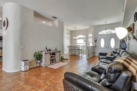 House in Davenport, Florida 4 bedrooms, 220.64 sq.m. № 2368944 - photo 9