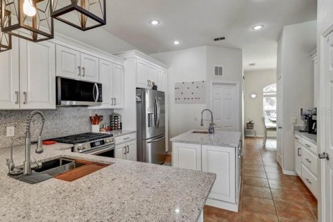 House in Davenport, Florida 4 bedrooms, 220.64 sq.m. № 2368944 - photo 15