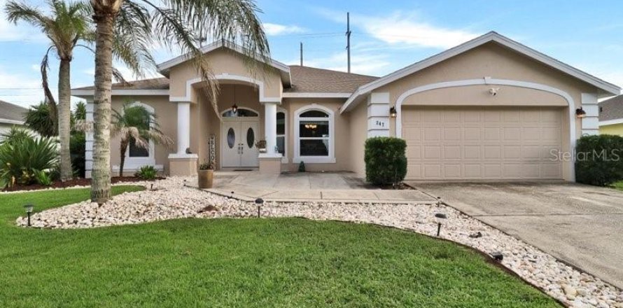 House in Davenport, Florida 4 bedrooms, 220.64 sq.m. № 2368944