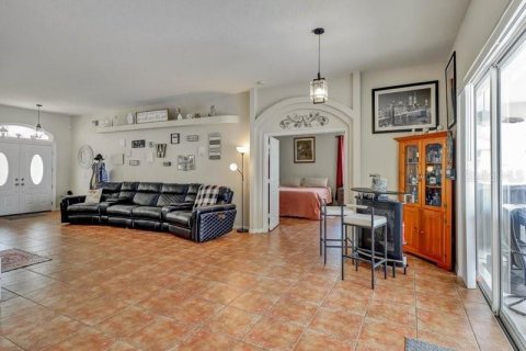 House in Davenport, Florida 4 bedrooms, 220.64 sq.m. № 2368944 - photo 10