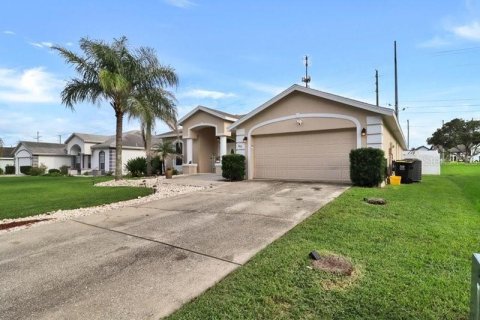 House in Davenport, Florida 4 bedrooms, 220.64 sq.m. № 2368944 - photo 3