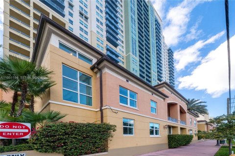 Купить таунхаус в Майами-Бич, Флорида 2 спальни, 130.99м2, № 2007223 - фото 4