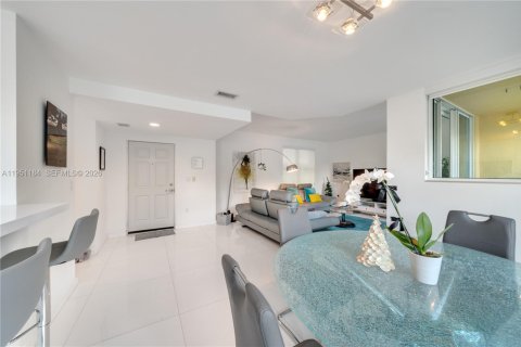 Купить таунхаус в Майами-Бич, Флорида 2 спальни, 130.99м2, № 2007223 - фото 6