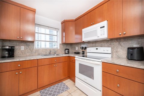 Apartment in Miami, Florida 3 bedrooms, 79.9 sq.m. № 2069644