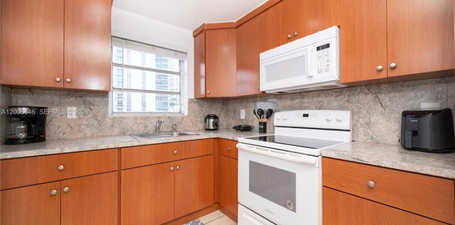 Apartment in Miami, Florida 3 bedrooms, 79.9 sq.m. № 2069644