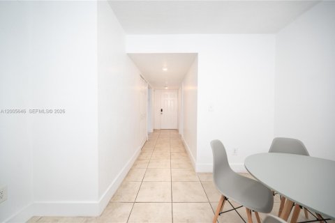 Apartment in Miami, Florida 3 bedrooms, 79.9 sq.m. № 2069644 - photo 18