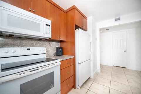 Apartment in Miami, Florida 3 bedrooms, 79.9 sq.m. № 2069644 - photo 3