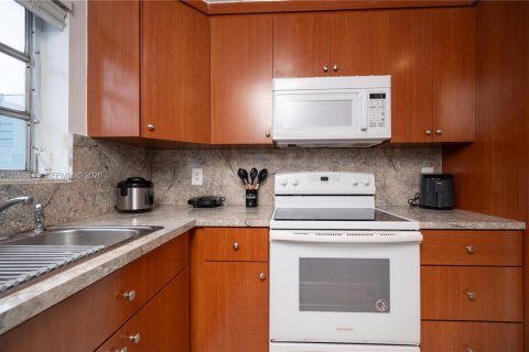 Apartment in Miami, Florida 3 bedrooms, 79.9 sq.m. № 2069644 - photo 2