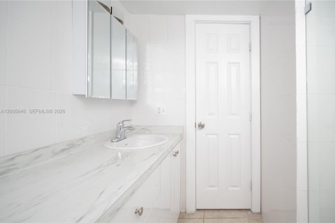 Apartment in Miami, Florida 3 bedrooms, 79.9 sq.m. № 2069644 - photo 9