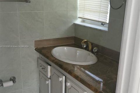 Снять в аренду квартиру в Халландейл-Бич, Флорида 2 спальни, 101.45м2, № 1984978 - фото 2