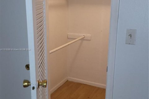 Снять в аренду квартиру в Халландейл-Бич, Флорида 2 спальни, 101.45м2, № 1984978 - фото 5