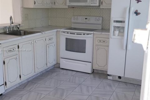 Снять в аренду квартиру в Халландейл-Бич, Флорида 2 спальни, 101.45м2, № 1984978 - фото 12