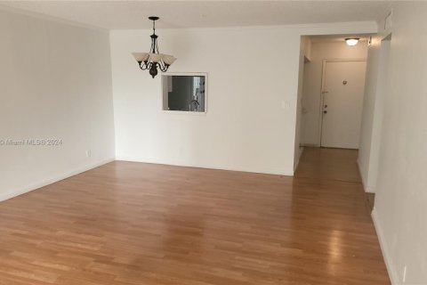 Снять в аренду квартиру в Халландейл-Бич, Флорида 2 спальни, 101.45м2, № 1984978 - фото 1