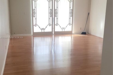 Снять в аренду квартиру в Халландейл-Бич, Флорида 2 спальни, 101.45м2, № 1984978 - фото 15