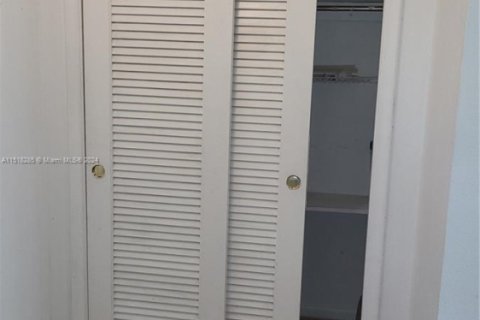 Снять в аренду квартиру в Халландейл-Бич, Флорида 2 спальни, 101.45м2, № 1984978 - фото 14