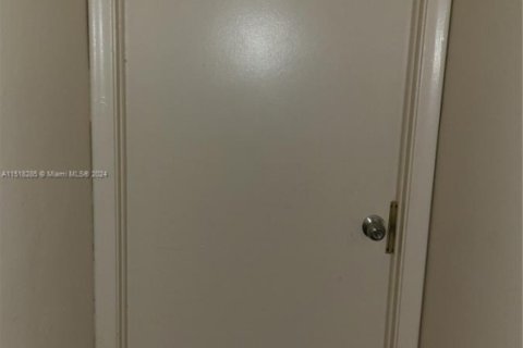 Снять в аренду квартиру в Халландейл-Бич, Флорида 2 спальни, 101.45м2, № 1984978 - фото 23