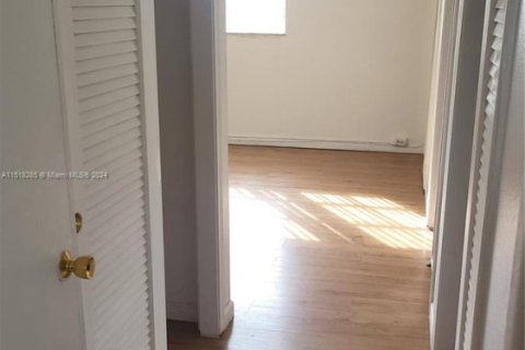 Снять в аренду квартиру в Халландейл-Бич, Флорида 2 спальни, 101.45м2, № 1984978 - фото 18