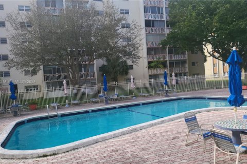 Снять в аренду квартиру в Халландейл-Бич, Флорида 2 спальни, 101.45м2, № 1984978 - фото 10