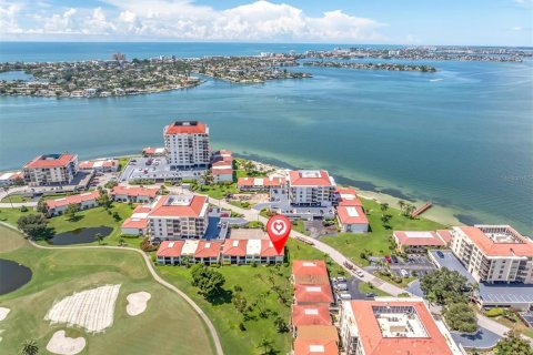 Condo à Saint Petersburg, Floride, 2 chambres № 2371130