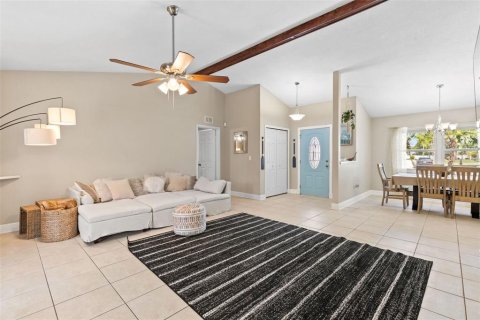 House in Port Orange, Florida 3 bedrooms, 153.29 sq.m. № 1914515 - photo 2