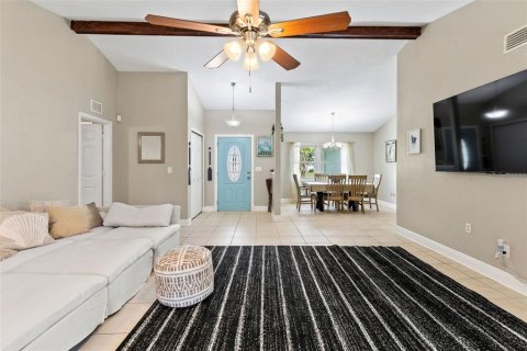 House in Port Orange, Florida 3 bedrooms, 153.29 sq.m. № 1914515 - photo 5